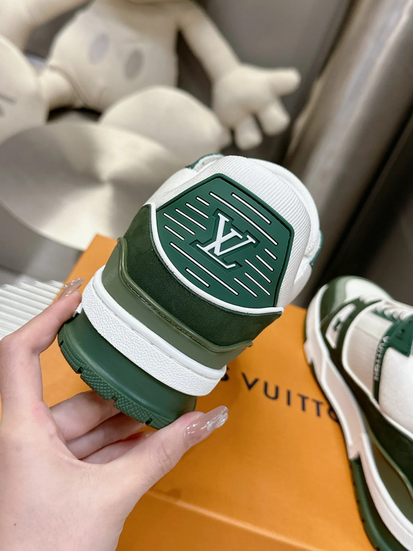 👟👟Ex-factory price 840👟👟The highest version on the Internet⚠️Feel free to compare! 2021🔥New model, purchase quality LV~Louis Vuitton by Virgin Abloh’s best-looking sneakers, Donkey Brand strongly recommends new products, official website limited edition retro basketball sneakers! Both high and low tops cost money to purchase 1:1 accurate replicas of the originals. The details are invincible, full of sincerity, imported custom-made original cowhide, the original package method is the same, the details are 100% restored, and the private model customized the original one-piece T👟👟factory price U outsole, which is different from other brands. Without the original version, this effect cannot be achieved! 35-45 (46 is custom-made and non-refundable) Some colors are available in women’s styles